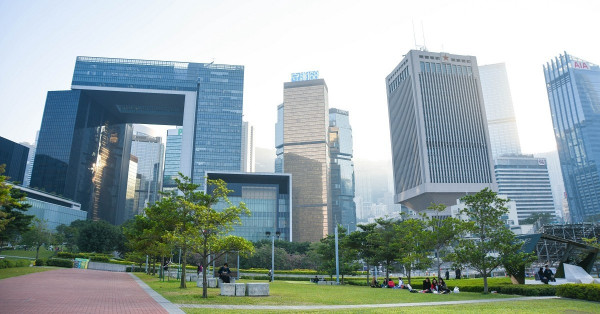 從香港疫情防控看下任特首