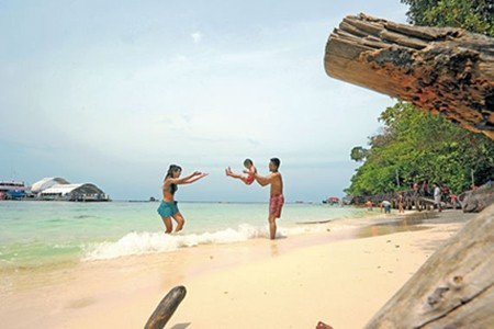 【浮羅交怡親子遊】每人$3600 小島潛浮 遊紅樹林 食龍蝦餐  