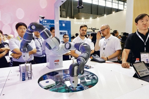 工業機械人 強攻內地