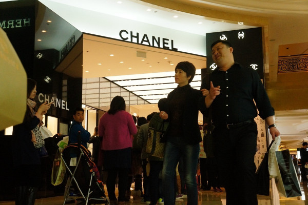 新興市場推動 奢侈品消費力升