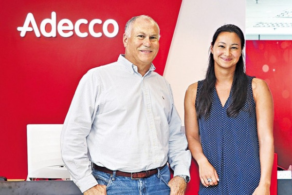 港隊奧運女泳將 學做兼職MT  