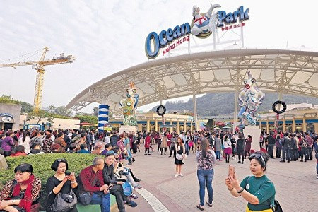 海洋公園勁蝕$2.4億 訪客減18.8% 加價開夜場救亡