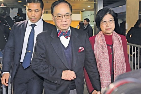 陪審團今早續商議 曾蔭權︰我相信港人