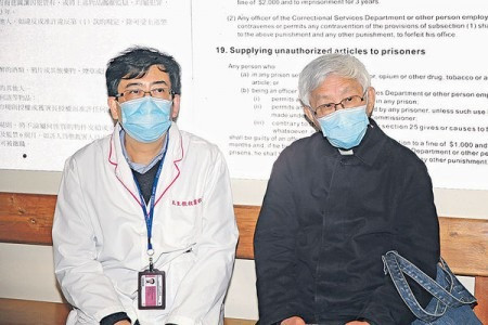 曾蔭權今判刑 家人及陳日君到院探望