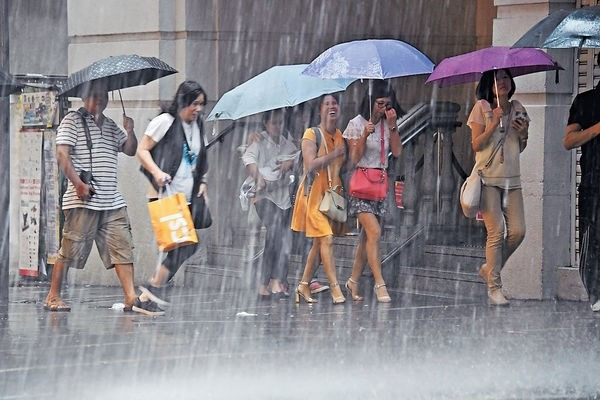 今年首次黑雨突襲 葵青深水埗最嚴重