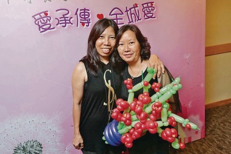 愛心家族 兩代人撫育43寄養童 愛心家族 兩代人撫育43寄養童