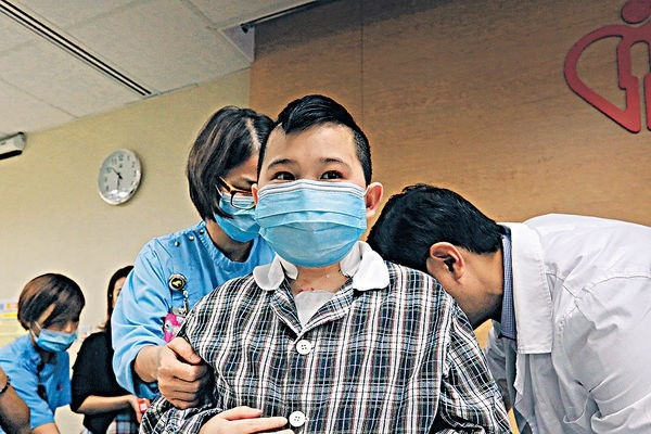 人工心捱282天 11歲換心謙謙站起來