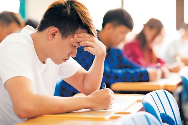 DSE後日放榜 勿貪$3萬資助 亂報課程