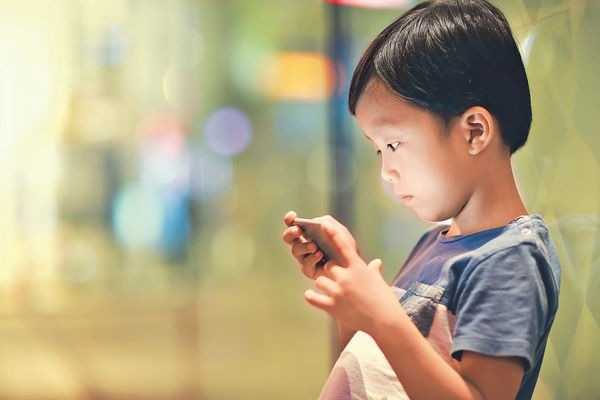 小學生沉迷上網 親子爭執急升