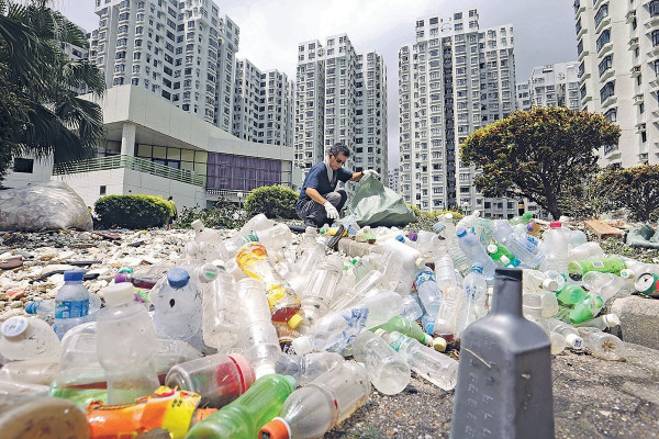 海洋垃圾淹杏花邨 居民自發清理