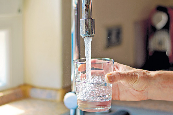 政府年抽670戶驗食水防鉛禍 成效存疑