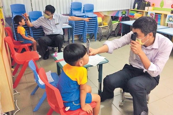 1成幼園生有視力問題 4歲女遠視600度
