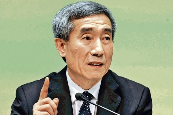 李飛︰不牴觸基本法 人大通過高鐵一地兩檢草案