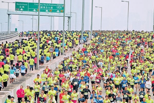 渣馬31人送院2危 濕度較高跑手辛苦 渣馬31人送院2危 濕度較高跑手辛苦