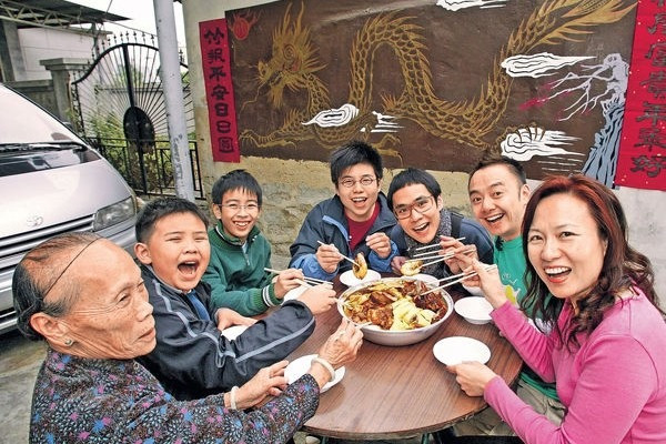 食材價格及人工上漲 新春盆菜貴一成