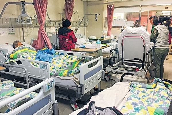 流感逼爆公院 護士呻如戰地工作