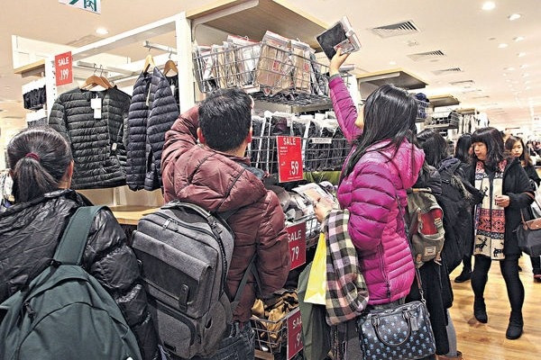 冷風勁吹 禦寒產品賣斷市