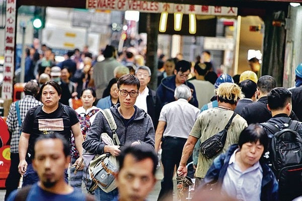 7成受訪港企稱加人工逾2%