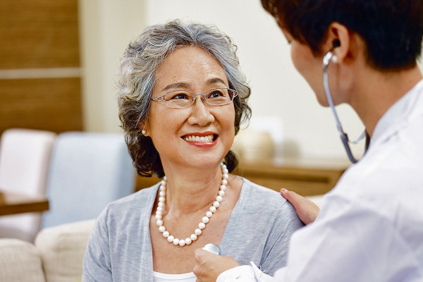 自願醫保料年費$4800 大增3成 或涵蓋先天病