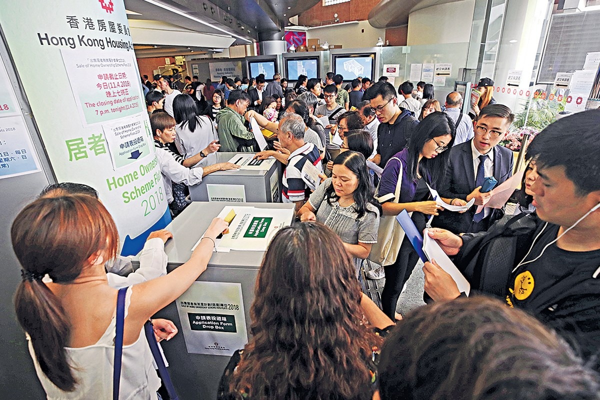 15萬人搶上車 新居屋超購32倍