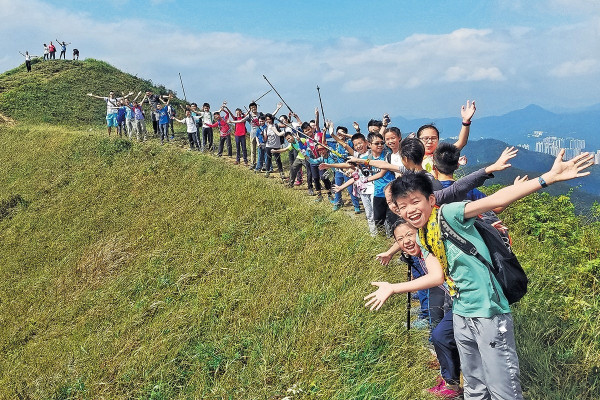 不做港孩 33小學生征服10峰