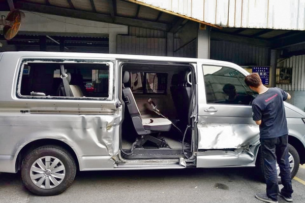 港人遊台撞爛出租車 疑走數不賠錢