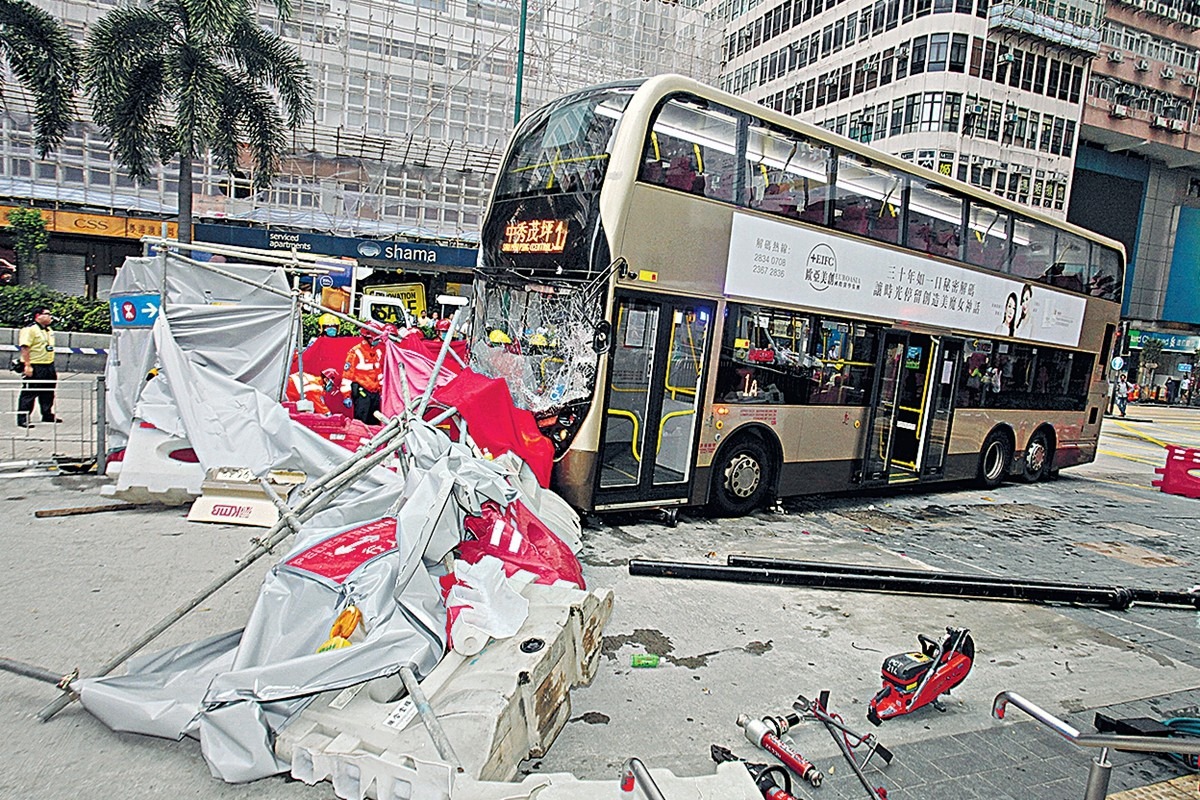 九巴剷行人路撞死人 車長囚20月 九巴剷行人路撞死人 車長囚20月