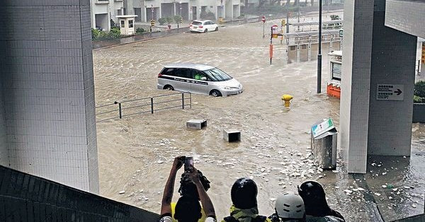 【地動天搖】10號颶風「山竹」撼港，杏花邨遭淹沒