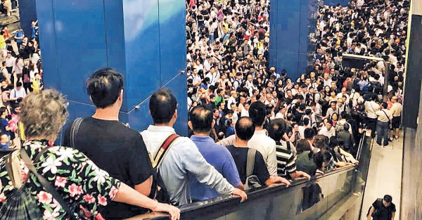 「山竹」吹散東鐵 打工仔上班花5小時
