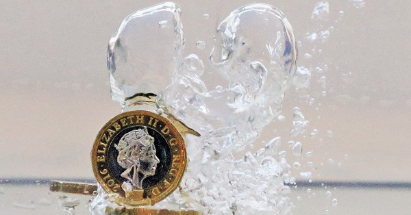 脫歐亂局未明朗 英鎊短期波動大