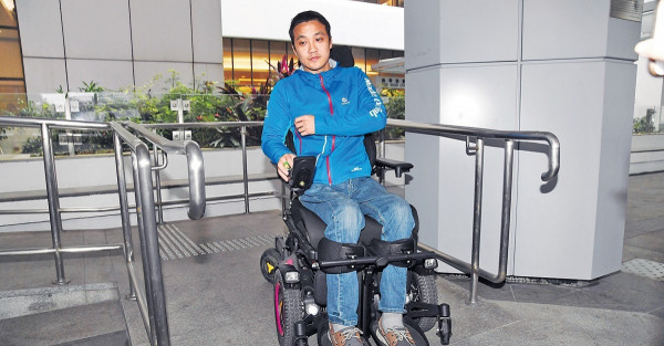 包山王車禍致癱 向兩司機索償千萬