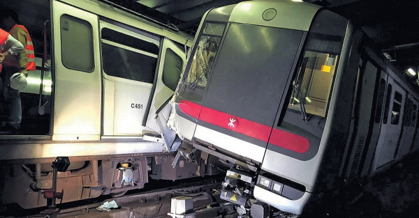 穿越「交叉點」無叫停 港鐵2列車攔腰撞
