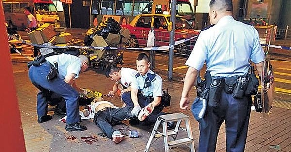 旺角兩男遭4兇徒 刀斬棍毆