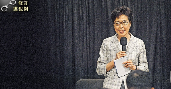 林鄭離場被困4小時 場內對話變場外對峙