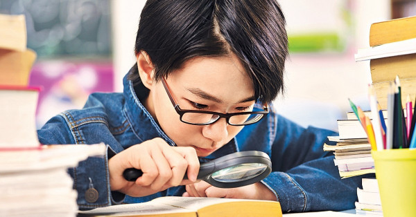 3歲童天生850度近視 影響社交自信