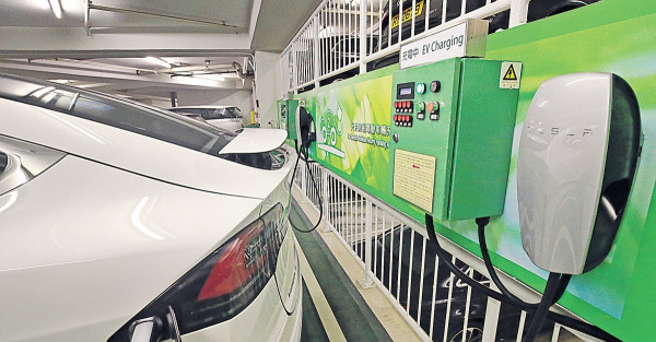 林鄭今發表施政報告 $20億為私樓裝電動車充電器