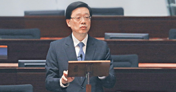 【理大圍城】百人仍留守 李家超稱離開者皆拘捕 後指未成年僅登記
