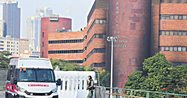 圍城第12日 警今進入理大 蒐證兼清危險品