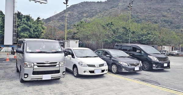 疑涉非法改裝 警喬裝乘客拘4白牌車司機