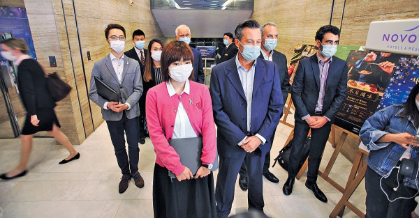 國泰拒延限期 空服員工會全部理事簽新約