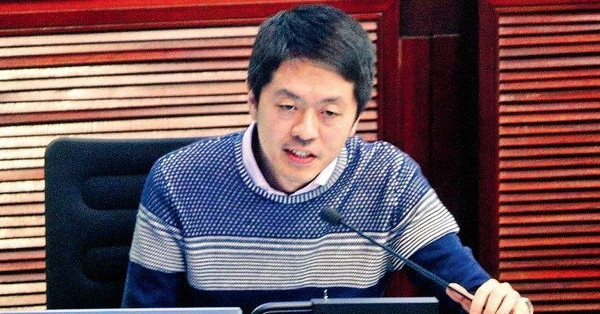 3改口風結束丹麥外訪 許智峯fb宣布退黨流亡