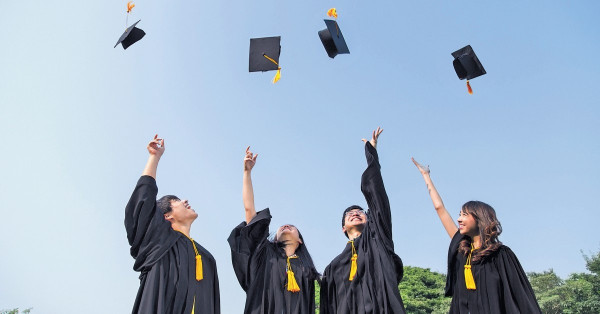 大學畢業生收入微升 未追上舊世代增長