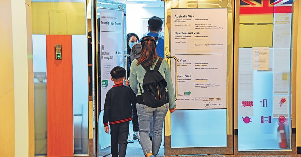 為兒子學業移英 一家四口父：不介意轉行