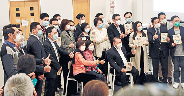 林鄭率班子接種第一針 今起可網上預約 設系統呈報異常事件