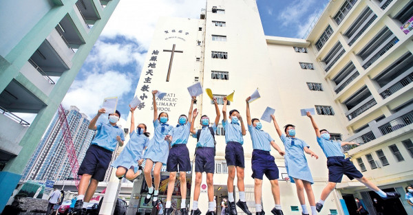移民潮致學額過剩 升中獲首志願仍叩門 港IB狀元130人創新高