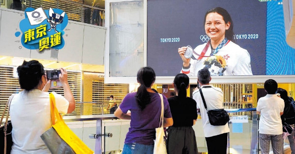 女飛魚何詩蓓摘銀締泳壇輝煌 望與張家朗成港選手推動力