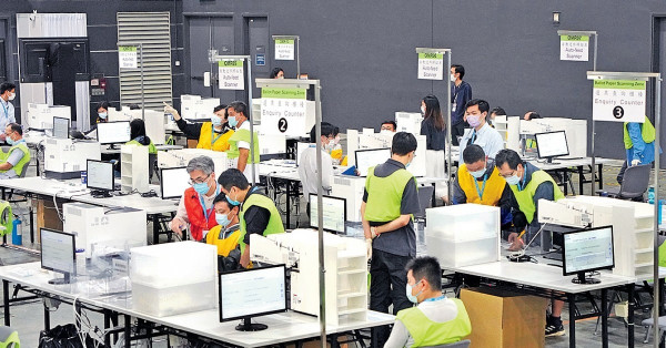 民建聯擁逾1成席位稱冠 選委會點票14小時 馮驊認不理想致歉