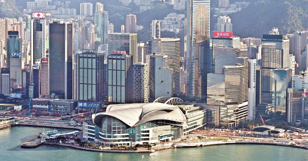 林鄭：中港通關頭等大事 與內地嚴格防疫看齊 商貿業界憂失國際客