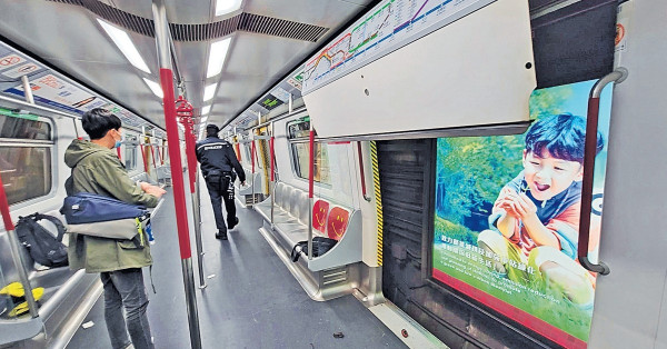 銅鑼灣站港鐵甩門 疑廣告牌移位肇禍 受阻3小時放工交通大混亂
