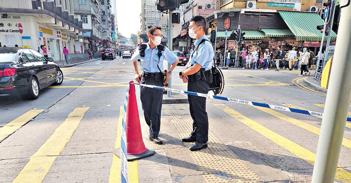 疑圖搶手機被阻 雙程證男九龍城奪刀打人縱火致4人傷 疑圖搶手機被阻 雙程證男九龍城奪刀打人縱火致4人傷